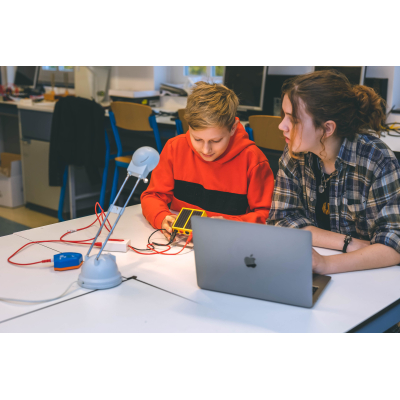 BT31i Voltage Sensor With Students