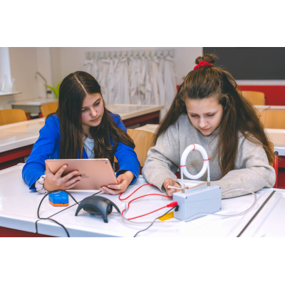 BT45i-gas-chromatograph-with-students