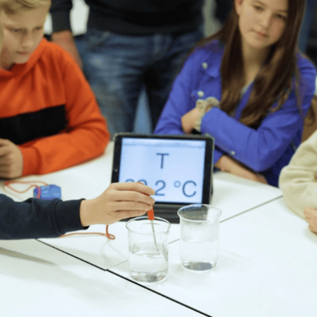 Students working with WiLab